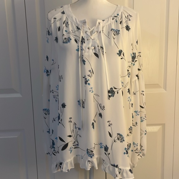 a.n.a. A New Approach SZ M Women’s Pullover tie front Blouse with Ruffle Hem - Picture 15 of 15